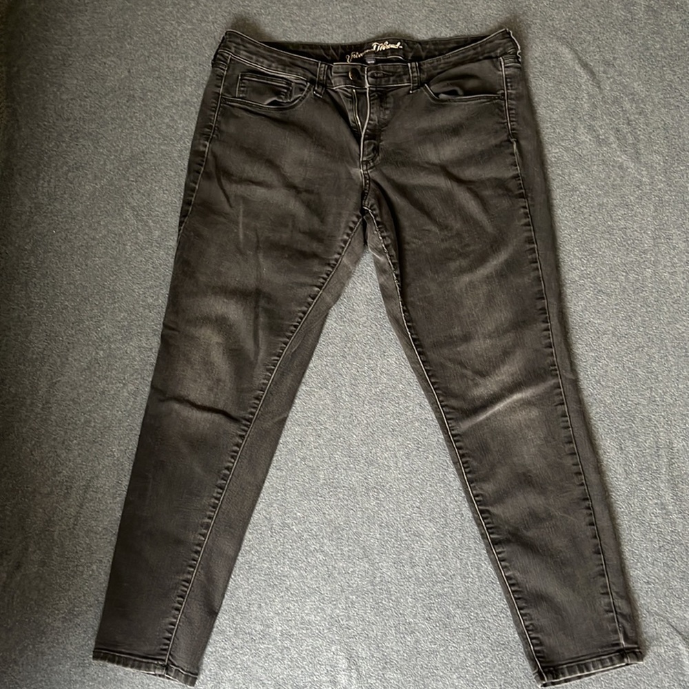 Dark Wash Stretchy Soft Jeans with Good Pockets